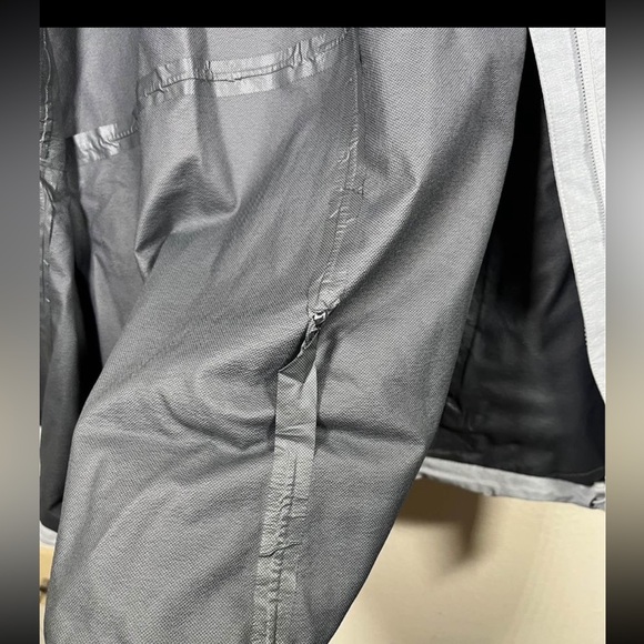 The North Face Women's Rain Jacket Size XXL - Picture 5 of 5